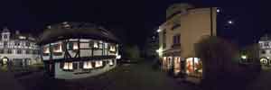 Schiefes Haus